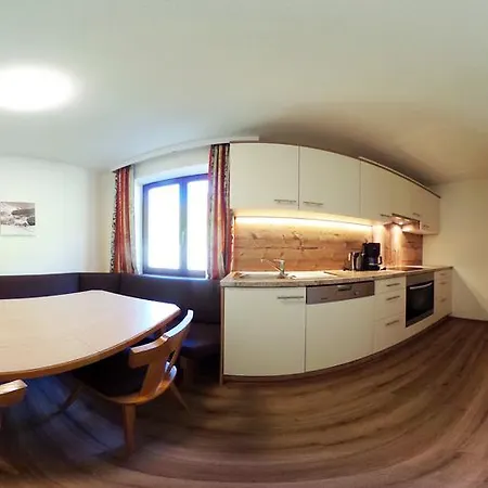 Thomas Apartment *
